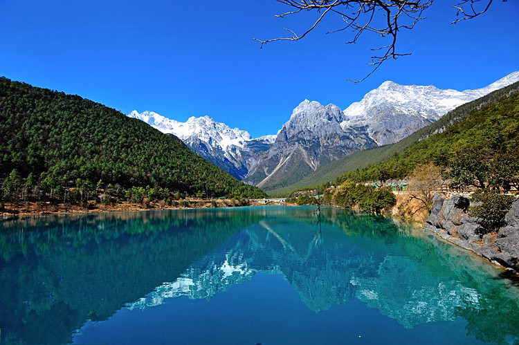 Blue Moon Valley and Baishuihe River in Lijiang