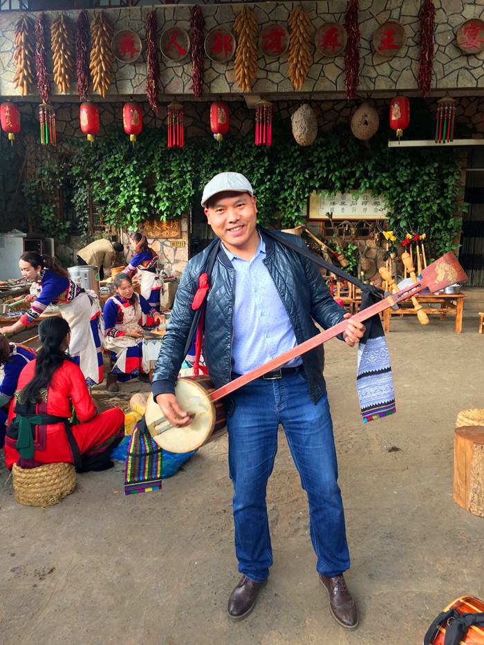 Charlie Lee-the General Manager of Y China Tours