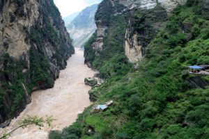 Yixiantian Ray of Sunshine in the Middle Section of Tiger Leaping Gorge